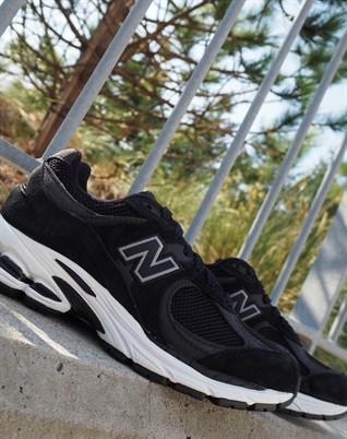 M2002RBK Sneakers - Black/Phantom